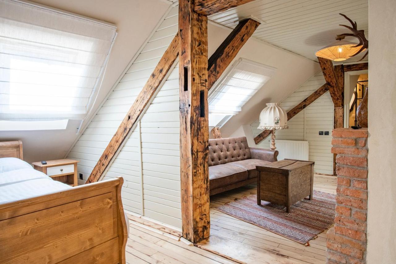 Отель Barrique Chambers Брашов Экстерьер фото
