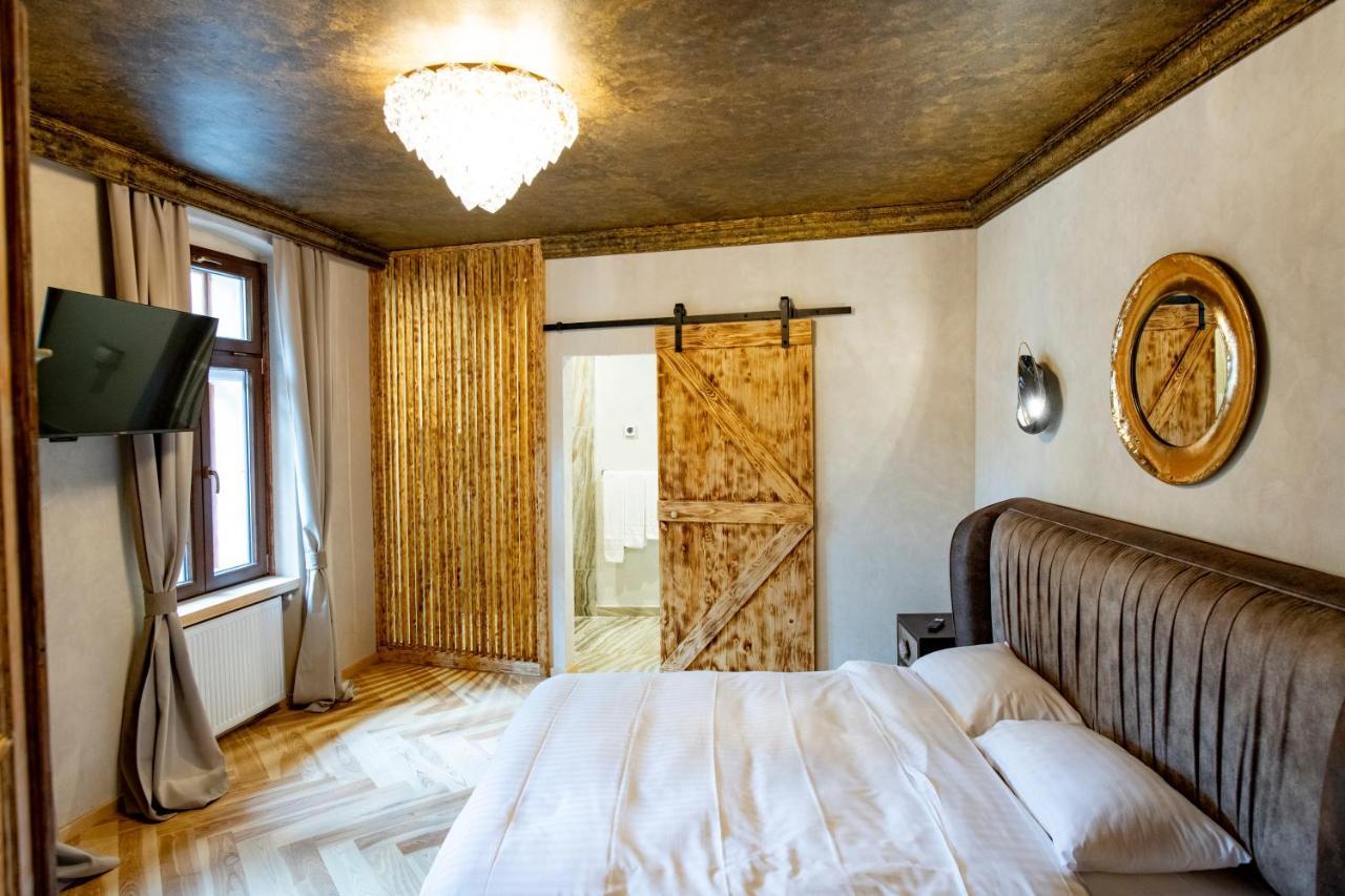 Отель Barrique Chambers Брашов Экстерьер фото