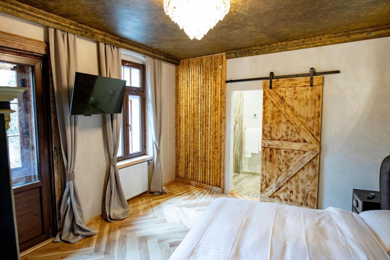 Отель Barrique Chambers Брашов Экстерьер фото