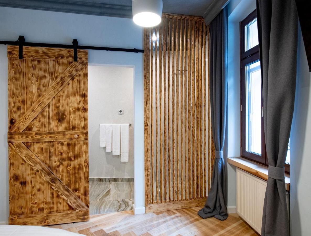Отель Barrique Chambers Брашов Экстерьер фото