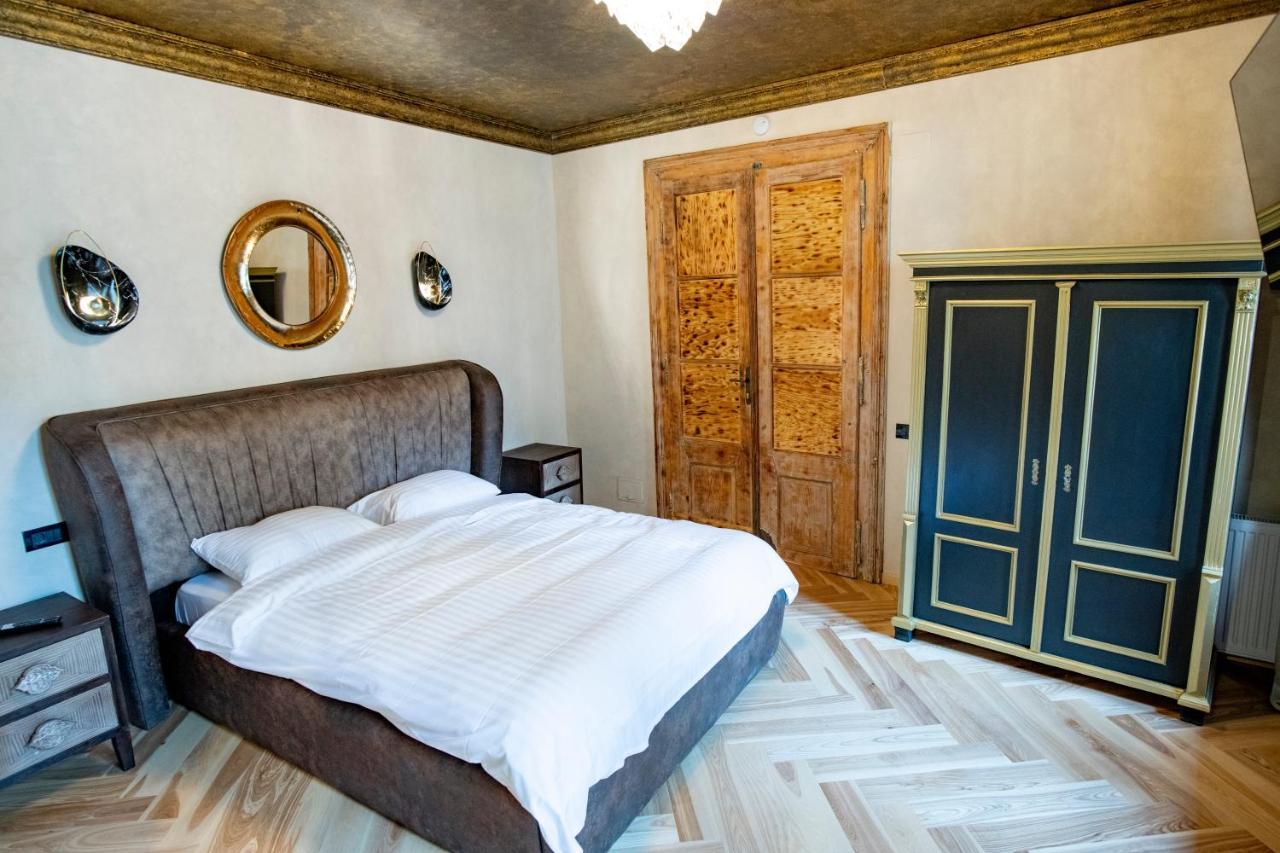 Отель Barrique Chambers Брашов Экстерьер фото