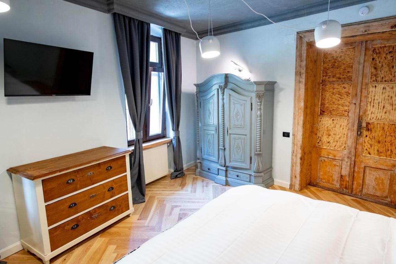 Отель Barrique Chambers Брашов Экстерьер фото