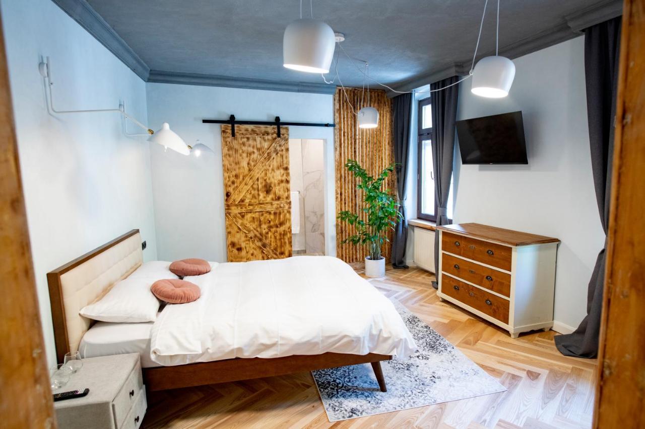Отель Barrique Chambers Брашов Экстерьер фото