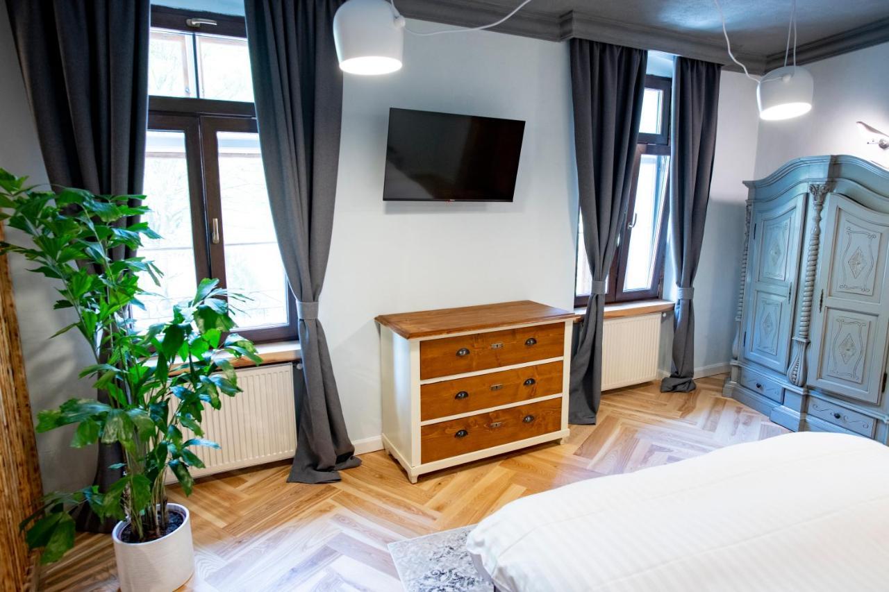 Отель Barrique Chambers Брашов Экстерьер фото