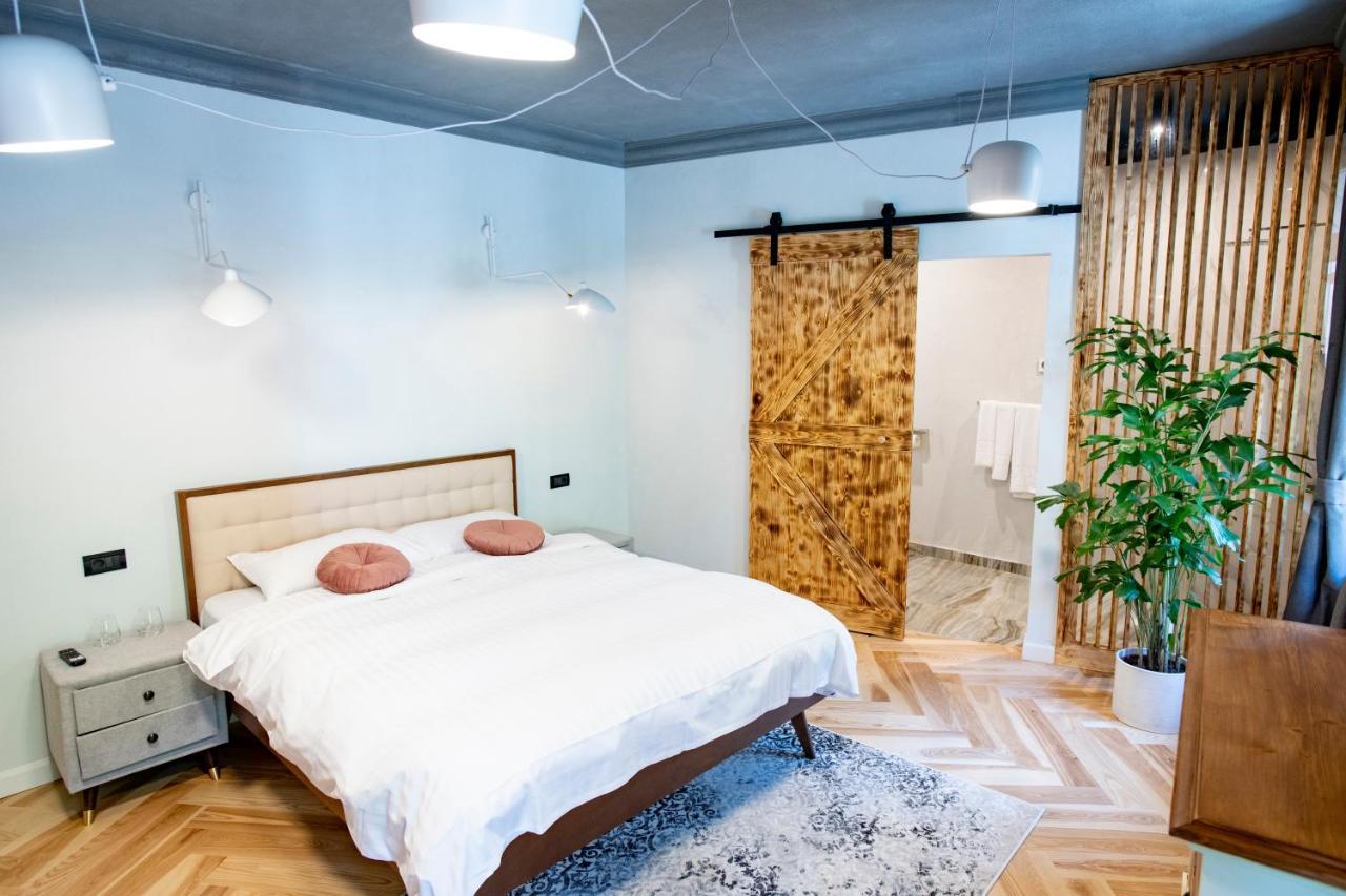 Отель Barrique Chambers Брашов Экстерьер фото
