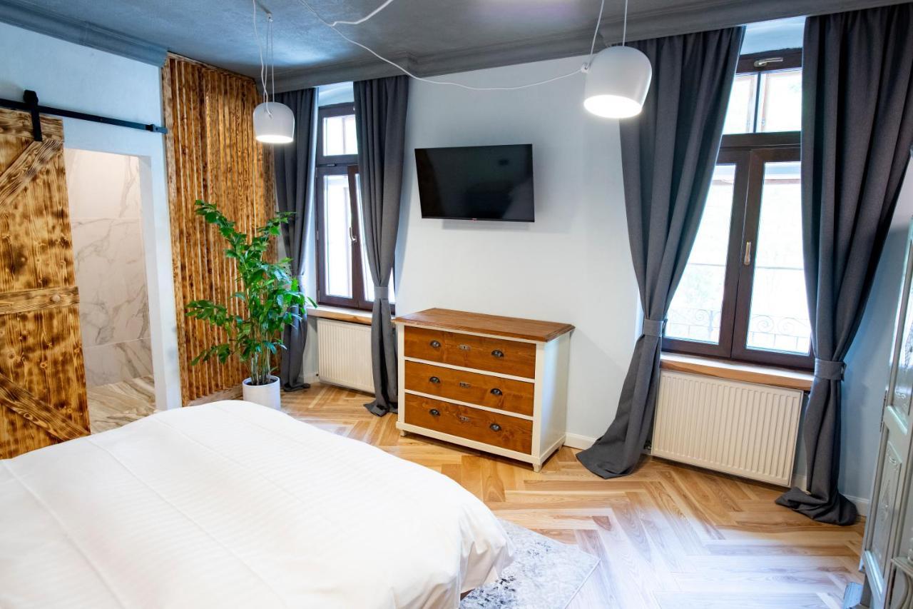 Отель Barrique Chambers Брашов Экстерьер фото