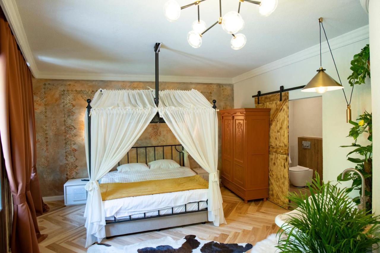 Отель Barrique Chambers Брашов Экстерьер фото