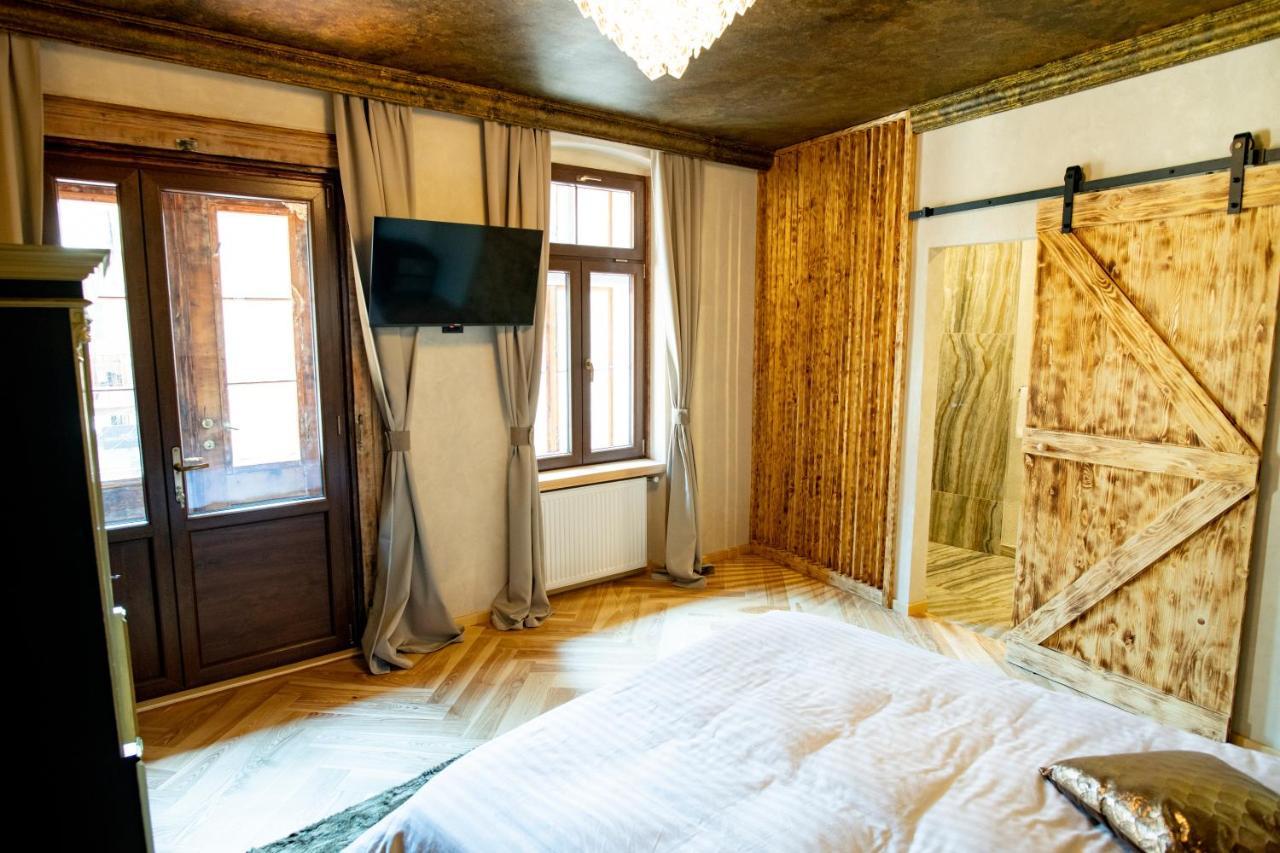 Отель Barrique Chambers Брашов Экстерьер фото