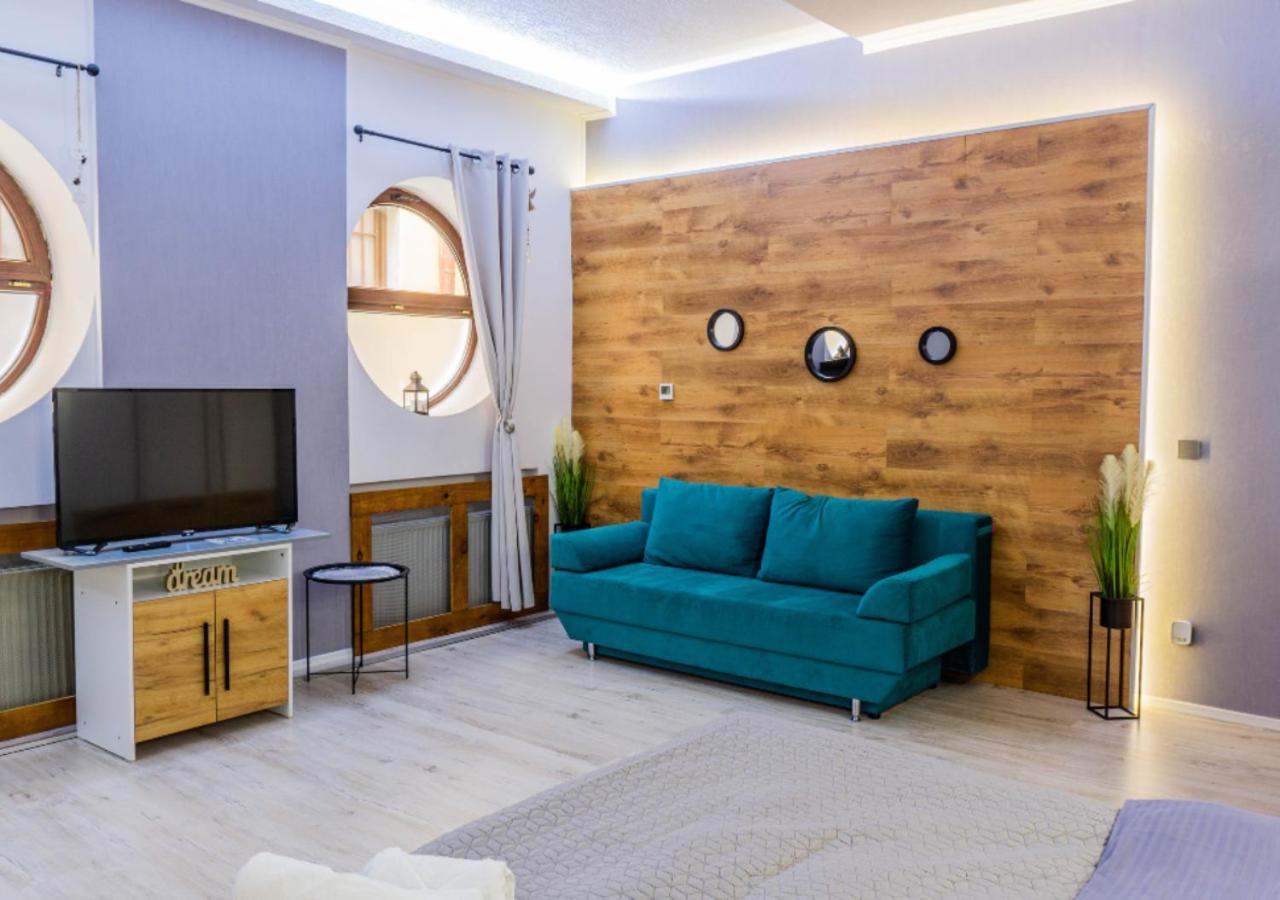 Отель Barrique Chambers Брашов Экстерьер фото
