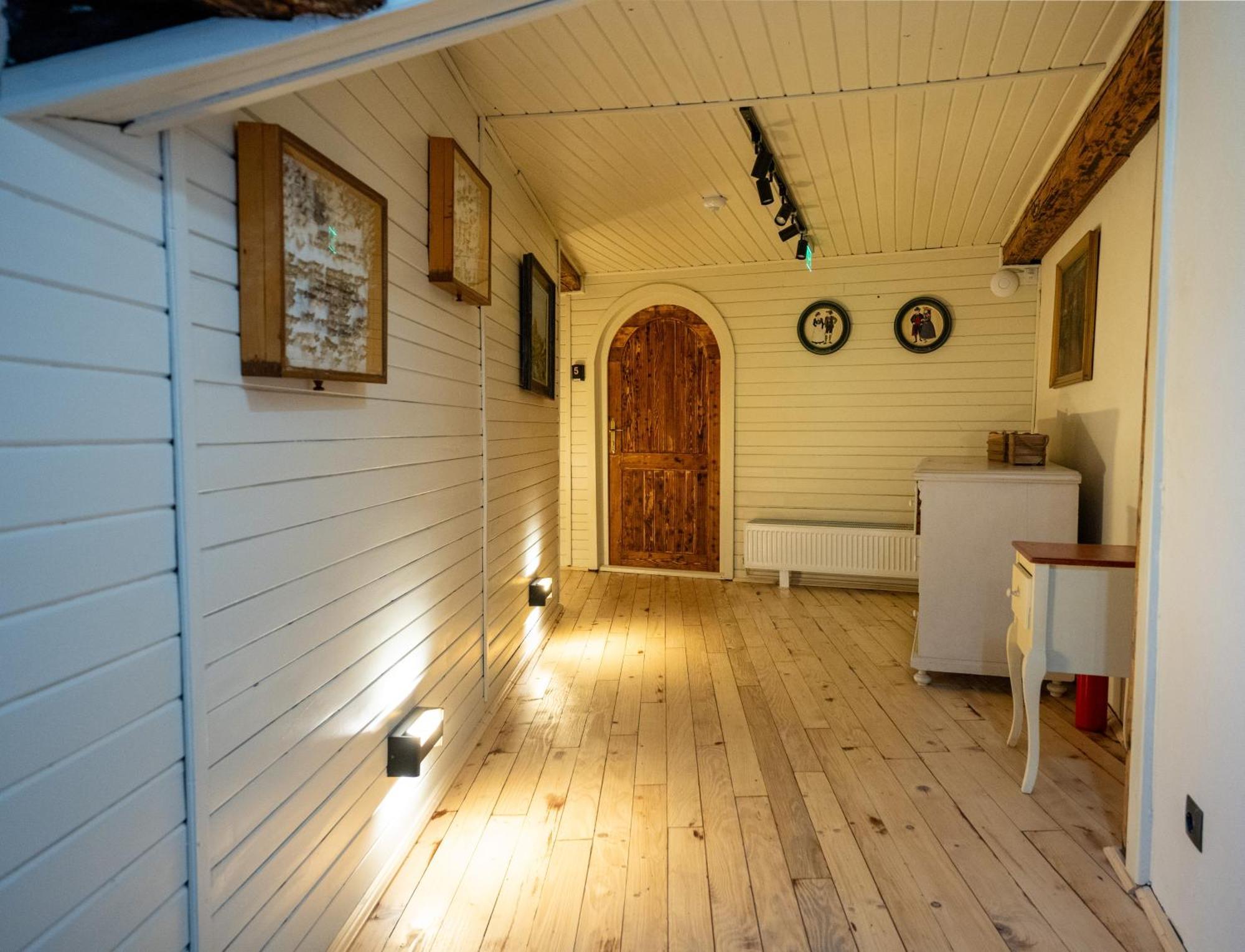 Отель Barrique Chambers Брашов Экстерьер фото