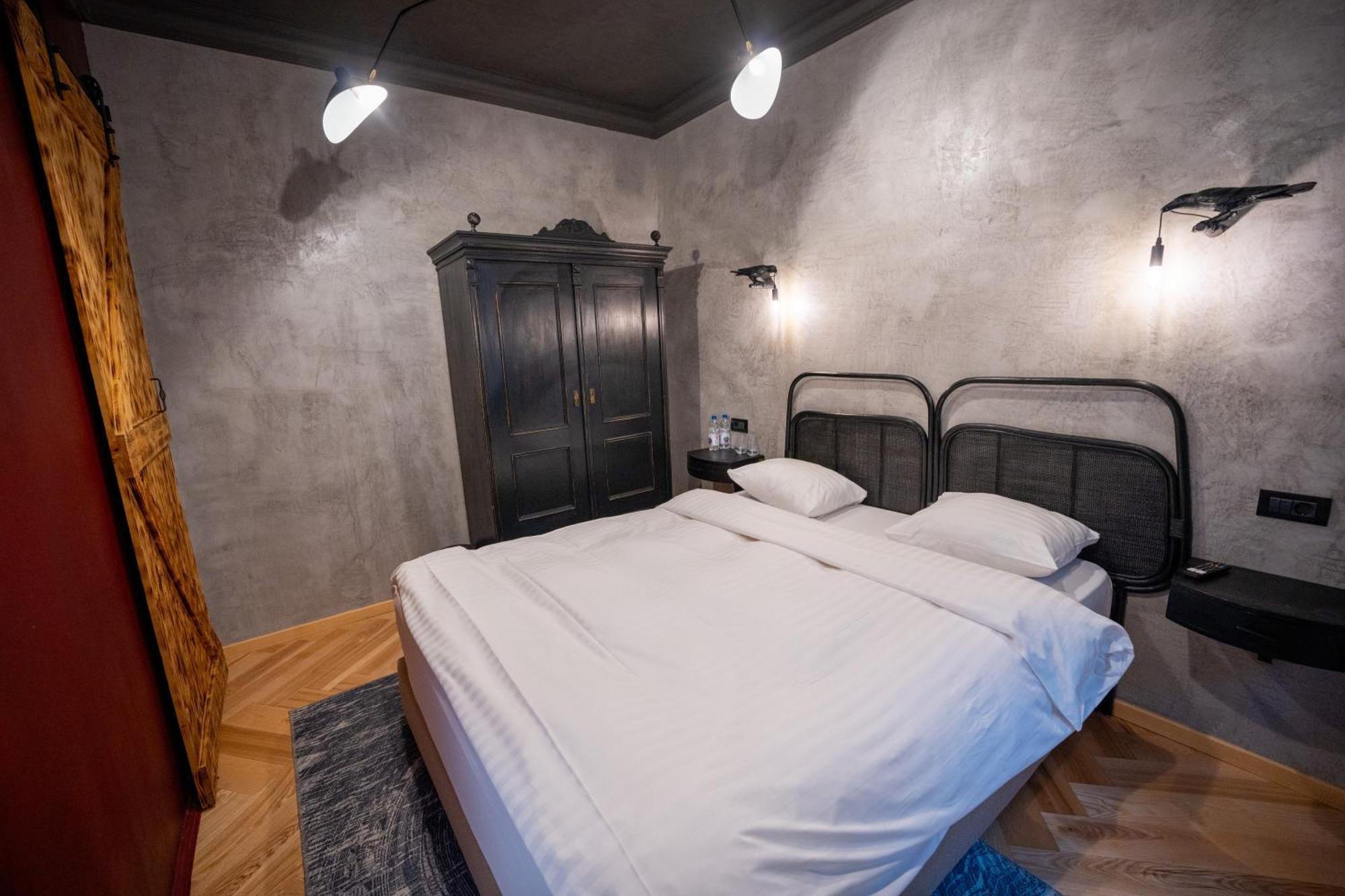 Отель Barrique Chambers Брашов Экстерьер фото