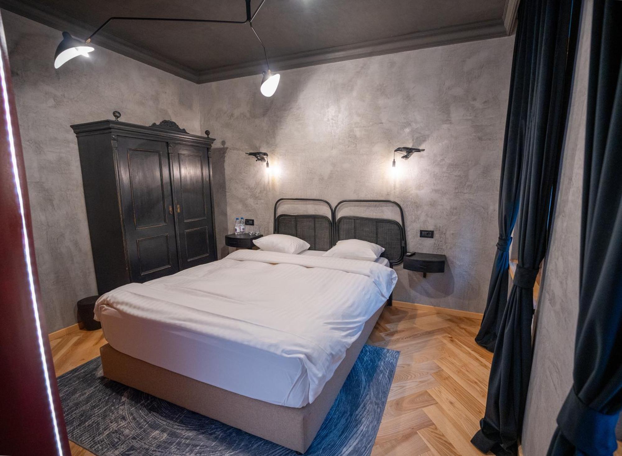 Отель Barrique Chambers Брашов Экстерьер фото